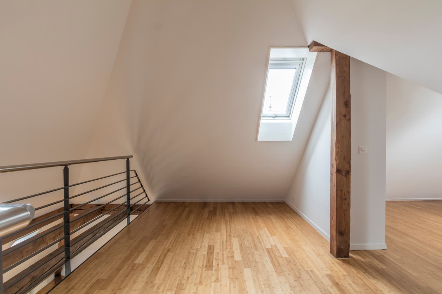 Charmante Dachwohnung mit Galerie und besonderem Wohnambiente in 3013 Bern – Bild 6