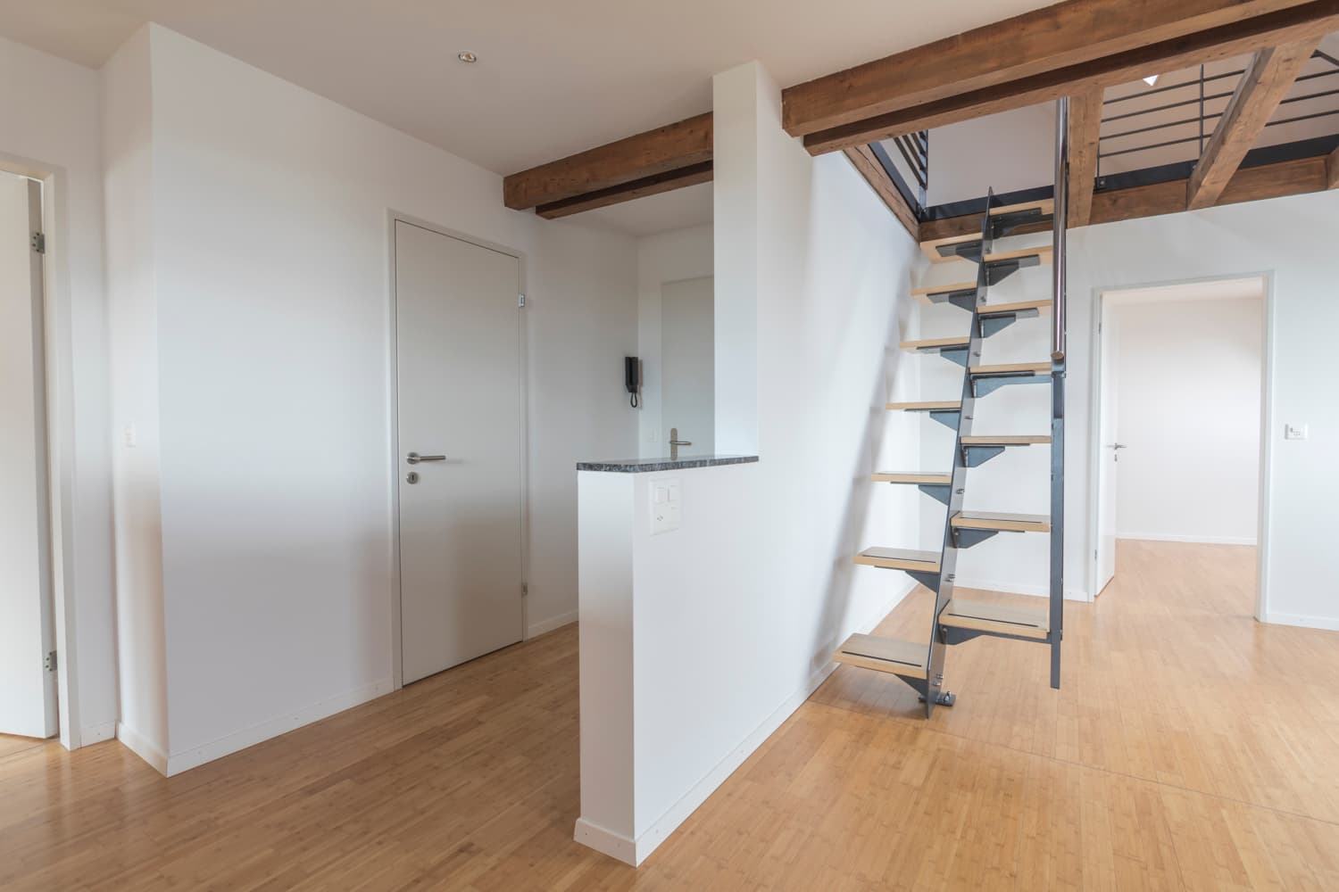 Charmante Dachwohnung mit Galerie und besonderem Wohnambiente in 3013 Bern – Bild 4