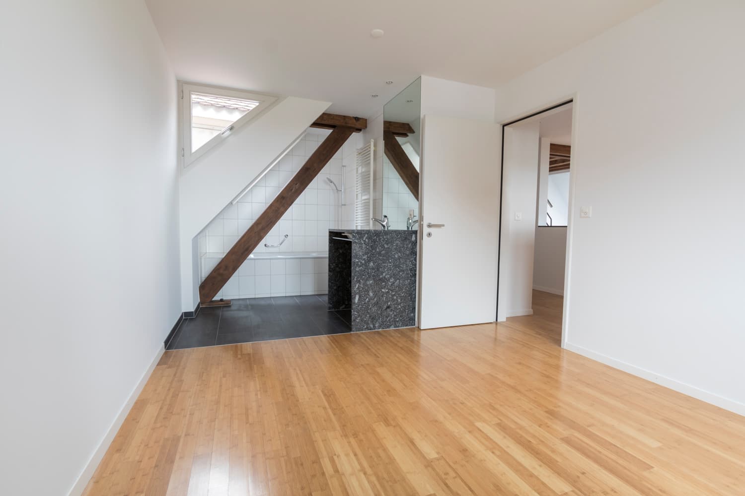 Charmante Dachwohnung mit Galerie und besonderem Wohnambiente in 3013 Bern – Bild 15