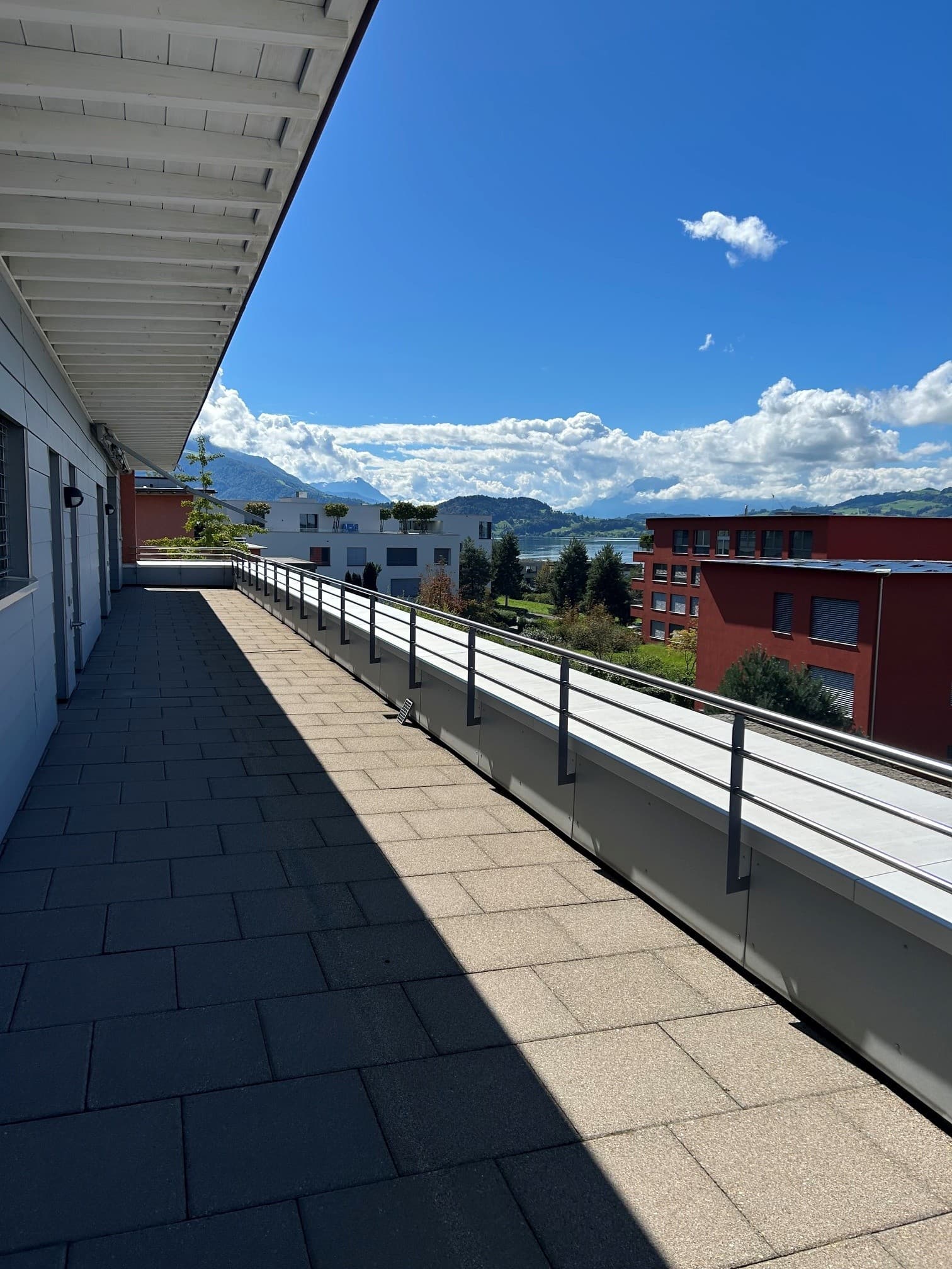 Wohnen auf höchstem Niveau – exklusive 6-Zimmer-Attikawohnung in Oberwil bei Zug in 6317 Oberwil b. Zug – Bild 1