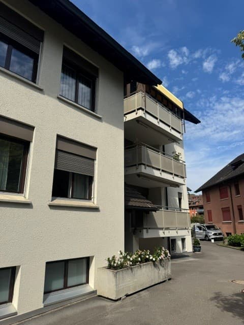 4.5-Zimmer-Familienwohnung nach Totalsanierung – zentral in Zug in 6331 Hünenberg – Bild 1
